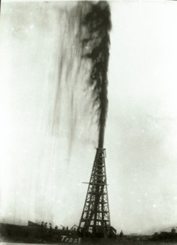 Lucas gusher, 1901 (www.spindletop.org/history/2.htm)